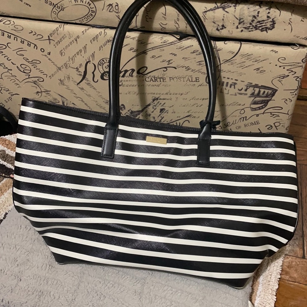 Slightly used Kate Spade stripes shoulder bag
